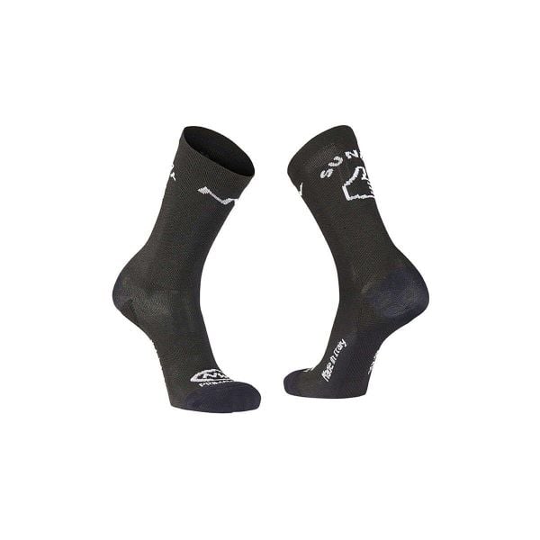 Skarpety rowerowe Northwave Sunday Monday. Czarne skarpety Northwave, bez wzorów. Za 45.00 zł.