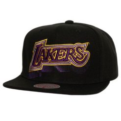 Czapka typu snapback Mitchell & Ness Big Face 7.0 Los Angeles Lakers. Czarne czapki z daszkiem Mitchell & Ness, bez wzorów. Za 206.50 zł.