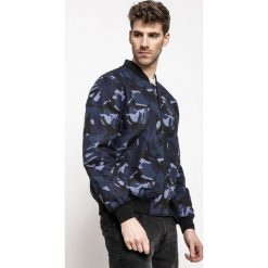 Levi's - Kurtka Bomber. Kurtki marki Levi's®. W wyprzedaży za 199.90 zł.