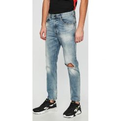 Diesel - Jeansy Eetar. Jeansy marki Diesel. W wyprzedaży za 879.90 zł.