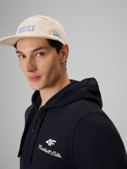 4F Czapka z daszkiem strapback męska - beżowa S/M (58cm). Brązowe czapki z daszkiem 4F, bez wzorów, z bawełny. Za 69.99 zł.