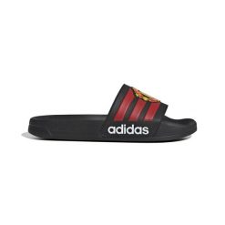 Sandały adilette Manchester United 2025/26. Czarne sandały Adidas, z materiału, bez zapięcia. Za 107.99 zł.