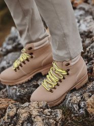 Zimowe buty męskie trekkingowe z kontrastowymi sznurówkami - piaskowe V1 OM-FOBO-0132 - 46. Buty trekkingowe Ombre Clothing, na zimę, bez wzorów, z materiału, bez zapięcia. W wyprzedaży za 99.99 zł.