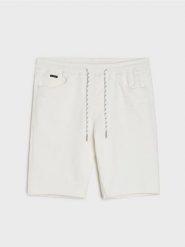 Szorty jeansowe - biały. Białe krótkie spodenki sportowe Sinsay, l, bez wzorów, z jeansu. W wyprzedaży za 24.99 zł.
