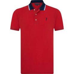 Koszulka polo "Seed" w kolorze czerwonym. Koszulki polo sportowe marki Sir Raymond Taylor. W wyprzedaży za 107.95 zł.