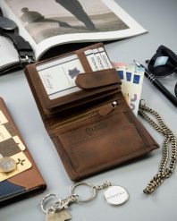 Portfel skórzany tłoczony [DH] N4C-VIN-C brązowy. Brązowe portfele Inny, bez wzorów, z nubiku. Za 75.99 zł.