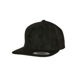 Zamszowa czapka snapback Flexfit. Czarne czapki z daszkiem FLEXFIT, bez wzorów, ze skóry. Za 156.00 zł.