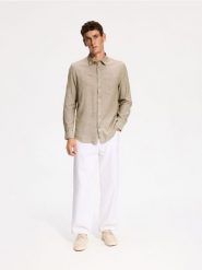 Koszula regular fit z lnem - oliwkowy. Zielone koszule Reserved, l, bez wzorów, z bawełny, bez kołnierzyka, bez ramiączek. Za 139.99 zł.