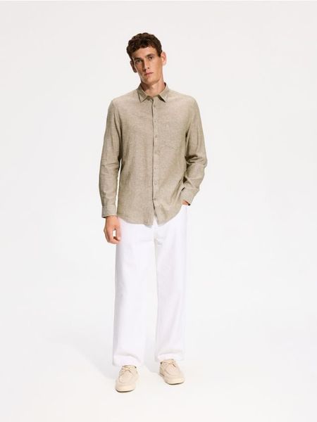 Koszula regular fit z lnem - oliwkowy. Zielone koszule Reserved, l, bez wzorów, z bawełny, bez kołnierzyka, bez ramiączek. Za 139.99 zł.
