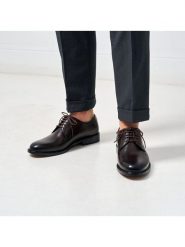 British Passport Skórzane trzewiki w kolorze brązowym rozmiar: 45. Brązowe botki sznurowane British Passport, bez wzorów, bez obcasa, bez zapięcia. Za 448.99 zł.