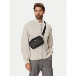 Saszetka Guess. Czarne saszetki i nerki Guess, z aplikacjami. Za 291.99 zł.