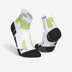 Skarpetki do biegania Kiprun Xtechno Run900 X. Skarpety KIPRUN, bez wzorów, z elastanu. W wyprzedaży za 59.99 zł.