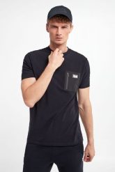 T-shirt męski KARL LAGERFELD. T-shirty KARL LAGERFELD, m, bez wzorów, bez kołnierzyka, bez ramiączek. W wyprzedaży za 257.40 zł.