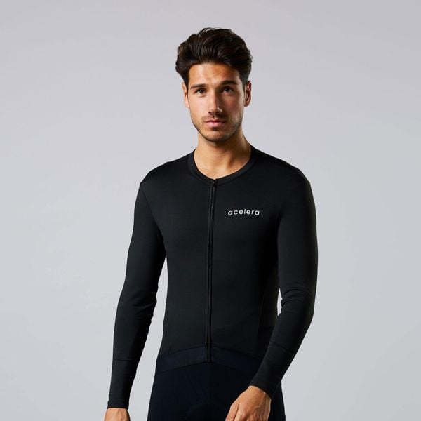 Męska koszulka kolarska Thermo Fleece z długim rękawem. Czarne bluzy ACELERA, m, bez wzorów, z polaru, bez kaptura. W wyprzedaży za 317.21 zł.