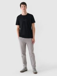4F T-shirt regular z nadrukiem męski - czarny S. Czarne t-shirty 4F, m, bez wzorów, z bawełny, bez kołnierzyka, bez ramiączek. W wyprzedaży za 29.99 zł.