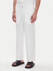 Emporio Armani Spodnie materiałowe EM000586 AF12356 U0002 Biały Regular Fit. Białe spodnie materiałowe Emporio Armani, m, bez wzorów, z materiału. Za 499.99 zł.