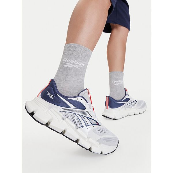 Buty do biegania Reebok. Białe buty do biegania Reebok, bez wzorów, bez zapięcia, do biegania. Za 489.99 zł.