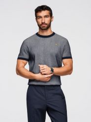 Koszulka męska bawełniana ze strukturalnej dzianiny - granatowa V2. Niebieskie t-shirty Ombre Clothing, m, bez wzorów, z bawełny, bez kołnierzyka, bez ramiączek. W wyprzedaży za 73.50 zł.