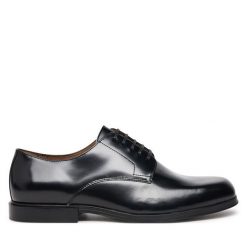 Półbuty Calvin Klein. Czarne eleganckie półbuty CALVIN KLEIN, bez wzorów, bez obcasa, bez zapięcia. Za 539.99 zł.