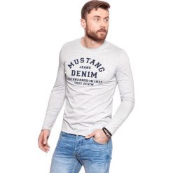Mustang MUSTANG PRINTED LONGSLEEVE MID GREY MELANGE 1006839 4140 M. Bluzki z długim rękawem marki Mustang. Za 89.99 zł.
