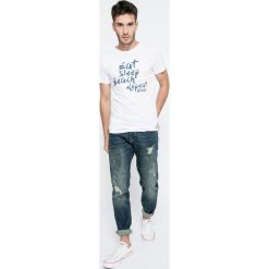 Review - Jeansy. Jeansy marki Under Armour. W wyprzedaży za 119.90 zł.