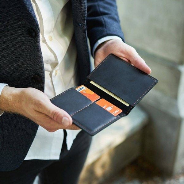 Portfel Brødrene SW01 Czarny. Czarne portfele Brødrene, bez wzorów, z materiału. Za 76.99 zł.