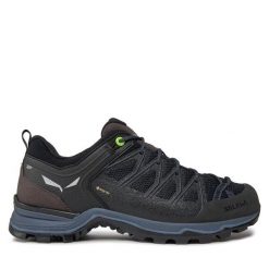 Trekkingi Salewa. Czarne buty trekkingowe Salewa, bez wzorów, z gore-texu, bez zapięcia. Za 819.99 zł.