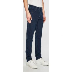 Wrangler - Jeansy. Jeansy marki Wrangler. W wyprzedaży za 279.90 zł.