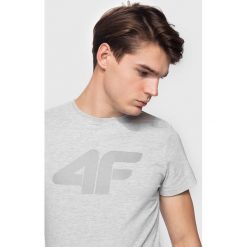 T-shirt męski TSM303 - chłodny jasny szary melanż. Szare t-shirty 4F, m, bez wzorów, bez kołnierzyka, bez ramiączek. Za 49.99 zł.