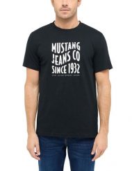 Męski T-Shirt Mustang Style Austin Black 1016272 4142. Czarne t-shirty Mustang, m, bez wzorów, bez kołnierzyka, bez ramiączek. Za 69.99 zł.