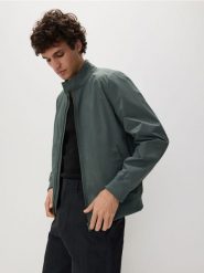 Kurtka ze stójką - jasny zielony. Zielone kurtki Reserved, l, bez wzorów, z tkaniny, bez kaptura. W wyprzedaży za 59.99 zł.