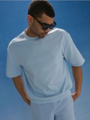 Bawełniana bluza z krótkim rękawem - błękitny. Niebieskie bluzy bez kaptura Sinsay, l, bez wzorów, z bawełny, bez kaptura. W wyprzedaży za 39.99 zł.