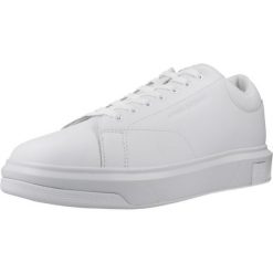 Buty ARMANI EXCHANGE XUX123 XV534 Biały. Białe buty trekkingowe Armani Exchange, bez wzorów, ze skóry, bez zapięcia. W wyprzedaży za 633.45 zł.