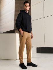 Spodnie jogger - brązowy. Brązowe joggery i bojówki Sinsay, l, bez wzorów. Za 49.99 zł.