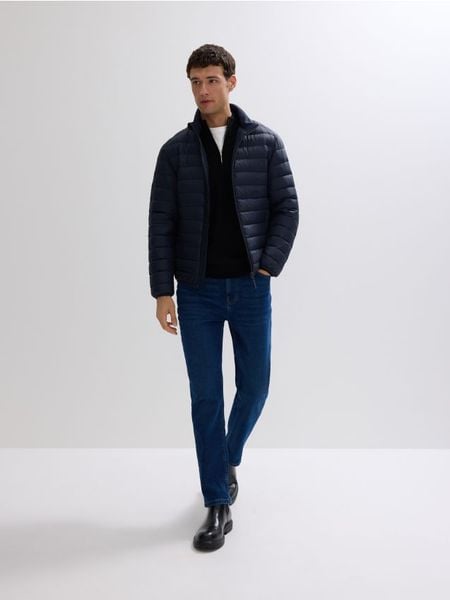 Lekka pikowana kurtka puchowa - granatowy. Niebieskie kurtki Reserved, l, bez wzorów, z puchu, bez kaptura. Za 299.99 zł.