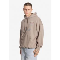 Bluza sportowa męska Prosto Football z kapturem. Brązowe bluzy z kapturem Prosto., m, bez wzorów, z kapturem. Za 349.99 zł.