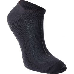 Skarpetki fitness Nyamba antypoślizgowe 900. Szare skarpety DOMYOS, bez wzorów, z dzianiny. Za 29.99 zł.