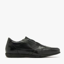 Czarne półbuty z gumową wstawką w cholewce WILFRED. Czarne eleganckie półbuty Ryłko, bez wzorów, z gumy, bez obcasa, bez zapięcia. Za 429.99 zł.