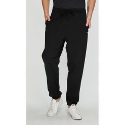 Vans - Spodnie. Spodnie materiałowe marki Vans. W wyprzedaży za 159.90 zł.