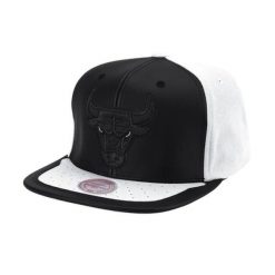 Czapka z daszkiem koszykarska Mitchell & Ness NBA Chicago Bulls Snapback Bulls. Czarne czapki z daszkiem Mitchell & Ness, bez wzorów. Za 179.00 zł.