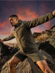 Wodoodporna kurtka softshell z kapturem - zielony. Zielone kurtki Sinsay, l, bez wzorów, z softshellu, z kapturem. Za 119.99 zł.