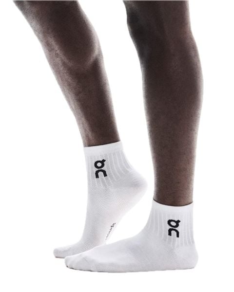 Skarpety On Logo Sock Mid 3. Białe skarpety On, bez wzorów, z bawełny. Za 79.99 zł.