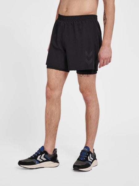 Szorty 2 w 1 Hummel MT Force. Czarne krótkie spodenki sportowe Hummel, s, bez wzorów, z dżerseju. Za 249.00 zł.
