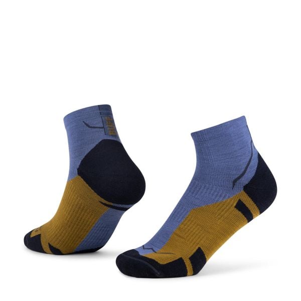 Skarpetki Buff MERINO LIGHTWEIGHT QUARTER SOCK LWQ4. Fioletowe skarpety Buff, bez wzorów, z elastanu. Za 99.99 zł.