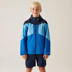 Kurtka turystyczna przeciwdeszczowa Highton. Niebieskie kurtki Regatta, bez wzorów, z tkaniny, bez kaptura. W wyprzedaży za 199.99 zł.