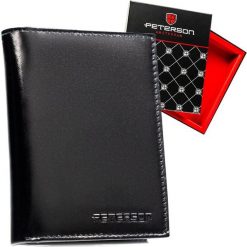 Duży, czarny portfel męski ze skóry naturalnej bez zapięcia zewnętrznego - Peterson. Czarne portfele Peterson, bez wzorów, ze skóry. Za 139.99 zł.