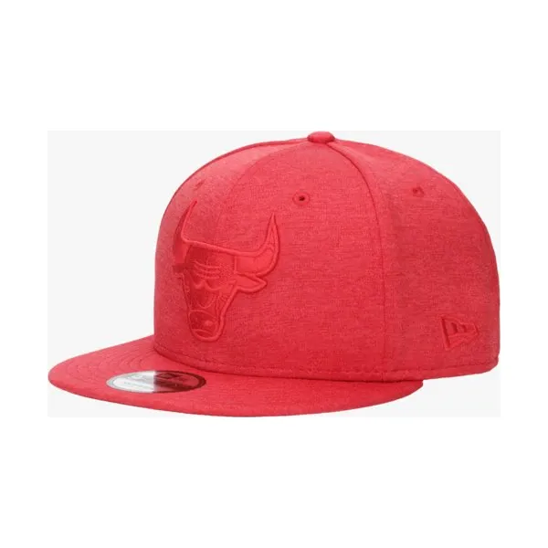 New Era Czapka Shadow Tech 9Fifty Bulls Chicago Bulls , czerwony, rozmiar SM. Czerwone czapki z daszkiem New Era, bez wzorów, z materiału. W wyprzedaży za 99.99 zł.