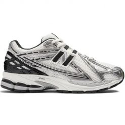 New Balance M1906RER Sneakersy unisex. Szare buty sportowe casual New Balance, bez wzorów, z syntetyku, bez zapięcia. W wyprzedaży za 559.20 zł.