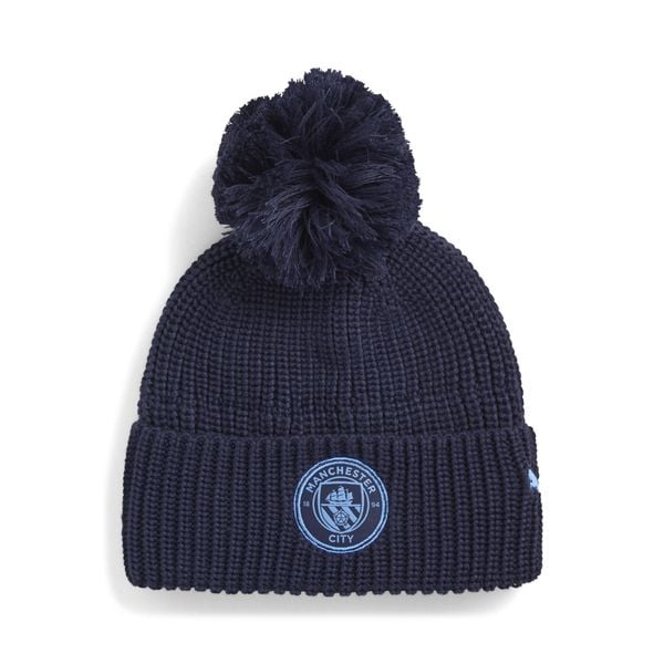 Młodzieżowa czapka beanie Essentials Manchester City PUMA. Niebieskia czapki zimowe Puma, bez wzorów. Za 109.00 zł.
