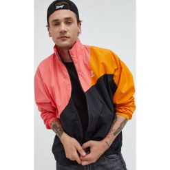 Adidas Originals kurtka Adicolor męska kolor czarny. Czarne kurtki adidas Originals, m, bez wzorów, bez kaptura. W wyprzedaży za 244.99 zł.